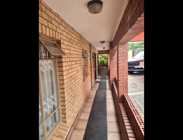 2 BEDROOM TOWNHOUSE FOR SALE IN PRIMROSE HILL